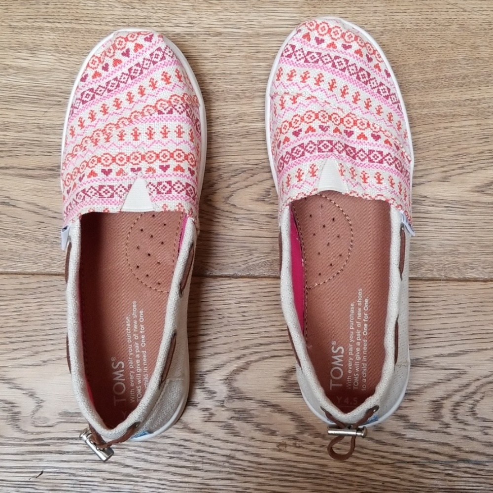 Tom's girls slip on shoes - Brand New sz youth 4.5